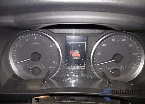 2018 Toyota Highlander Le Plus z USA, uszkodzony, nr VIN 5TDBZRFH3JS906139